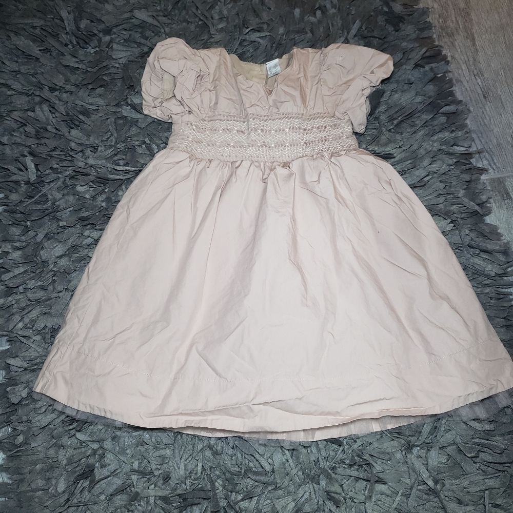 H&M Adorables Smocked Enbroidered Dress in Dusty Pink 